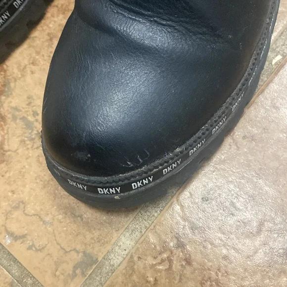 Girls Black DNKY Chelsea boots. - Picture 7 of 9